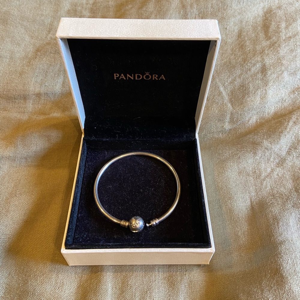 PANDORA CLASP BANGLE